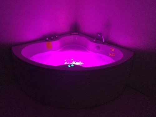 WANNA Z HYDROMASAŻEM NAROŻNA JACUZZI AQUAPEUTIC AQ-636 TOP, 2-osobowa 135x135x60 cm