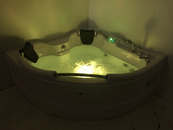 WANNA Z HYDROMASAŻEM NAROŻNA JACUZZI AQUAPEUTIC AQ-311, 2-osobowa 150x150x75 cm