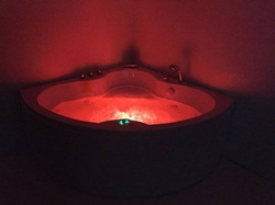 WANNA Z HYDROMASAŻEM NAROŻNA JACUZZI AQUAPEUTIC AQ-636 TOP, 2-osobowa 135x135x60 cm