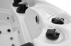 WANNA ZEWNĘTRZNA Z HYDROMASAŻEM AQUAPEUTIC 1513 6-osobowa 240x240x98 cm