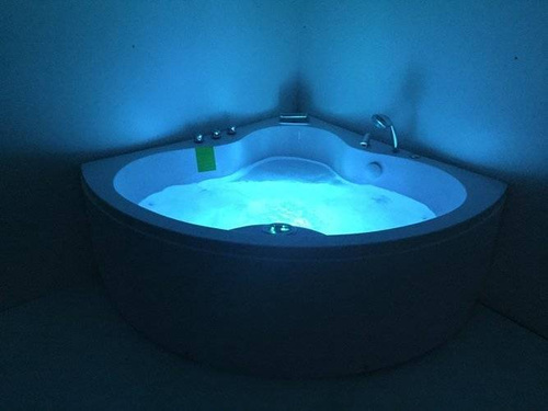WANNA Z HYDROMASAŻEM NAROŻNA JACUZZI AQUAPEUTIC AQ-636 PLUS, 2-osobowa 135x135x60 cm