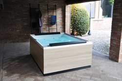 Wanna z hydromasażem Divina M Outdoor SPA Standard Novellini, 190x140x75 cm