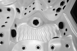 WANNA ZEWNĘTRZNA Z HYDROMASAŻEM AQUAPEUTIC 1662, 4-osobowa 200x200x80 cm, z obudową