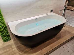 Wanna przyścienna Ravon Sensual Wall, z masażem i chromoterapią, bikolor