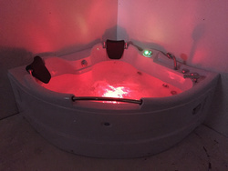 WANNA Z HYDROMASAŻEM NAROŻNA JACUZZI AQUAPEUTIC AQ-311, 2-osobowa 150x150x75 cm