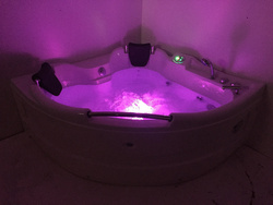 WANNA Z HYDROMASAŻEM NAROŻNA JACUZZI AQUAPEUTIC AQ-311, 2-osobowa 150x150x75 cm