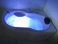 WANNA SPA Z HYDROMASAŻEM JACUZZI AQUAPEUTIC AQ-202, 1-osobowa 150x100x62 cm, prawa