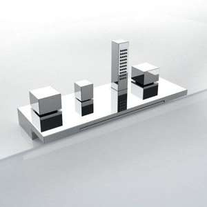 Bateria wannowa 4-otworowa z wylewką kaskadową i zaworem progresywnym