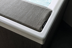 Wanna z hydromasażem Divina XL Outdoor SPA Standard Novellini, 200x200x85 cm