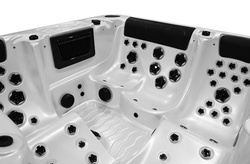 WANNA ZEWNĘTRZNA Z HYDROMASAŻEM AQUAPEUTIC 1662, 4-osobowa 200x200x80 cm, z obudową