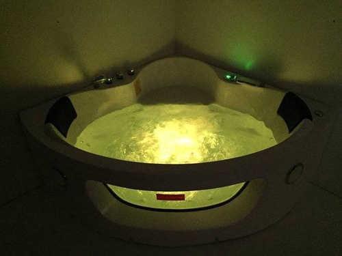 WANNA SPA Z HYDROMASAŻEM JACUZZI AQUAPEUTIC AQ-101 TOP, 2-osobowa 140x140x68cm