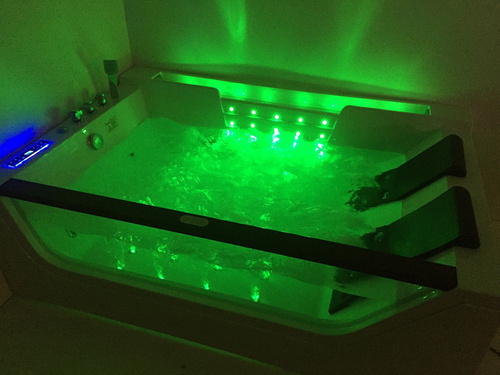 WANNA SPA Z HYDROMASAŻEM JACUZZI AQUAPEUTIC AQ-810, 2-osobowa 180x120x61cm lewa