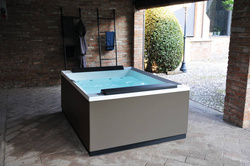 Wanna z hydromasażem Divina M Outdoor SPA Plus Novellini, 190x140x75 cm