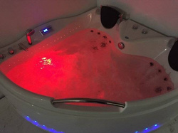 WANNA SPA Z HYDROMASAŻEM JACUZZI AQUAPEUTIC 186, narożna 2-osobowa, 152 x 152 x 71 cm